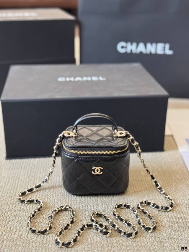 Chanel 盒子包 慵懒随性又好背 上身满满的惊喜 高级慵懒又随性 彻底心动的一只 Size：10 9Cm