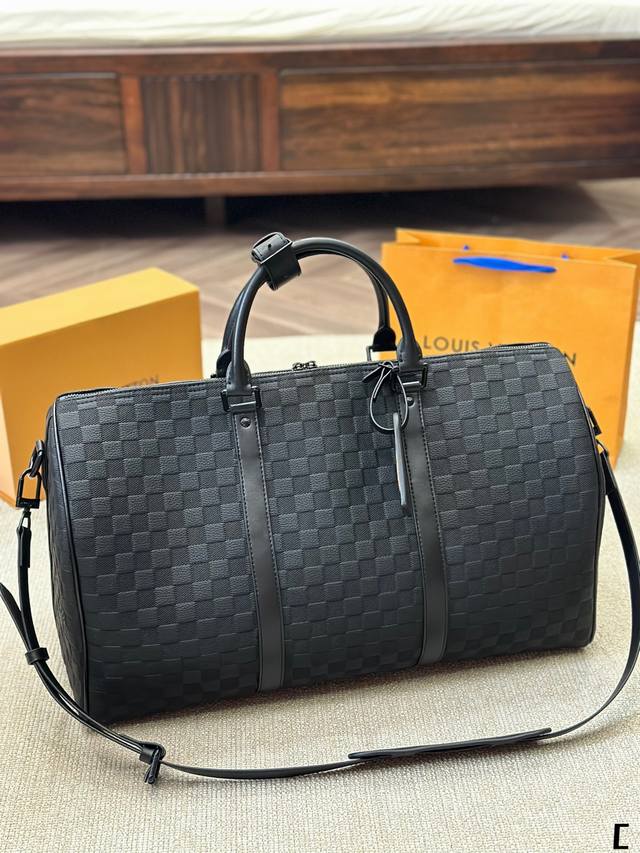 Lv 限量款 Keepall 50旅行袋 机场包 无论版型 内里和专柜毫无差别 真正原版复刻 内里可拆卸 火遍全球的爆款机场大包 机车女神包 明星同款 贵气而充