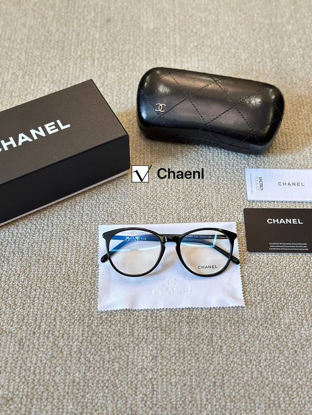 全套包装 Chanel 素颜眼镜框超轻显瘦 真的神仙眼镜 真是太可可甜可盐一副眼镜多副面孔 戴上它立刻变高级！