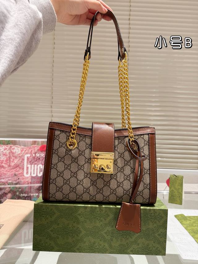 Gucci永不过时的经典Gucci Padlock 从颜值到使用感都非常Yyds，简约百搭，经典款式不容易过时，造型也以大方舒适，容纳性好为特点 肩带搭配也是从