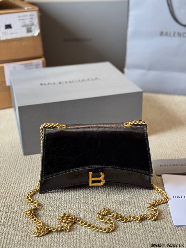 顶级原单 头层皮 巴黎世家 Balenciaga Crush绗缝链条包 沙漏这个包型真的绝了 这次出了油蜡爆裂皮纹的软沙漏真的直接戳中我心坎儿！ 软趴趴的感觉真